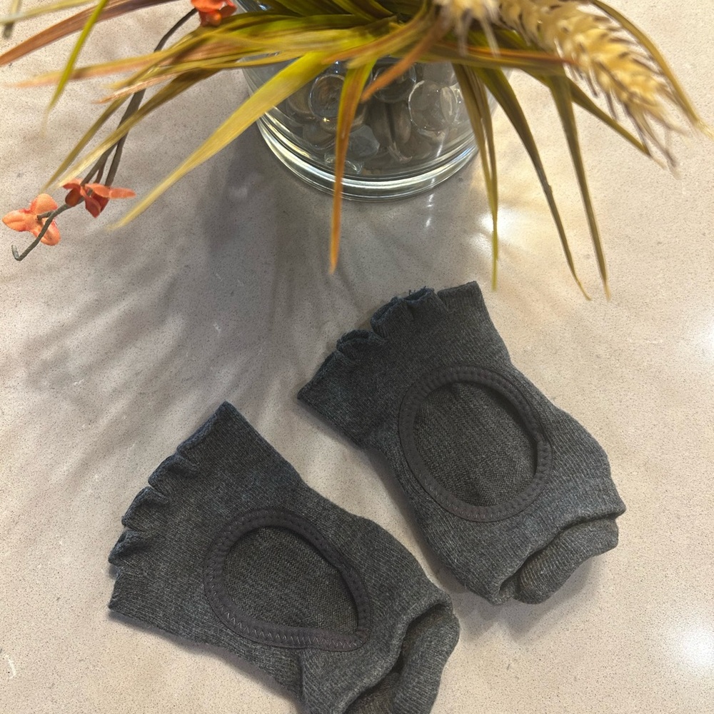 NWOT TOESOX Grip socks PILATES, Yoga